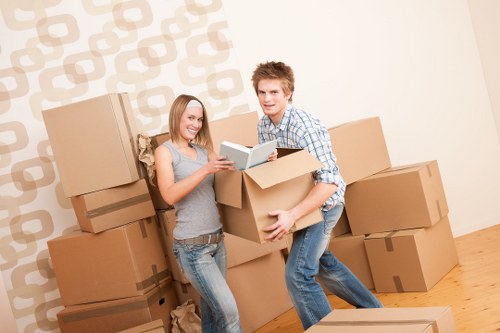 Apartment move support with moving van service in Winchmore Hill